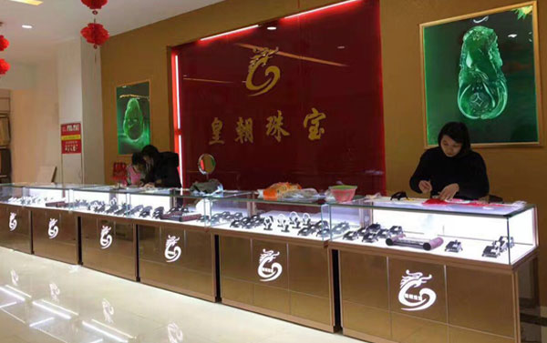 鴻鈦為皇朝珠寶定制的展示柜 鴻鈦為皇朝珠寶定制的展示柜